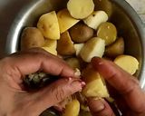 A picture of step 1 of Aloo posto.