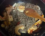 Foto del paso 6 de la receta: Emperador y Langostinos con Fideos Japoneses y Mantequilla de Ajo
