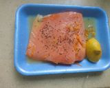 صورة لخطوة 1 من وصفة سلمون ببشر البرتقال 🍣