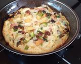 A picture of step 3 of Oven-Baked Potato Omelette Stuffed with Ham and Cheese.