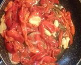Foto del paso 4 de la receta Pollo con tomate y pimientos del piquillo