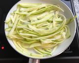 Foto del paso 4 de la receta: Zucchini pasta con salsa de pollo y vegetales fit. 300 calorías