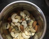 A picture of step 2 of Triple fruit- triple dry fruit smoothie.