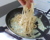 Foto del paso 12 de la receta: Tallarines en salsa Alfredo con camarones y espinacas