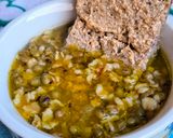 Foto del paso 5 de la receta: Sopita de porotos mung con avena tostada 🥣