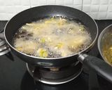 A picture of step 6 of Aloo Ke pakoray.