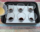 Foto del paso 8 de la receta Flan de miel con bizcocho en vasitos