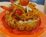 A picture of step 4 of Schezwan noodles in noodles basket with kiwi banana smoothie.