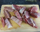 Foto del paso 1 de la receta: Puntas de solomillo de cerdo al vino tinto
