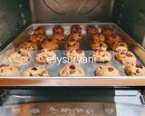 Foto langkah ke 10 dari resep Choco Chips-Cranberries Cookies Simple, Renyah dan Yummy.