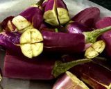 A picture of step 1 of Baingan Ka Kalonji (Spiced Eggplant Curry).