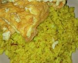 Foto langkah ke 33 dari resep Nasi goreng kunyit dan telur dadar.