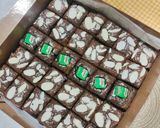Foto langkah ke 10 dari resep Fudge Shiny Brownies for Sale 🥰.