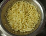 A picture of step 2 of Fettuccine Aglio e Olio.