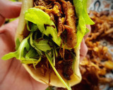 Foto del paso 6 de la receta: Pollo desmechado con salsa especial yakisoba en pan bao casero