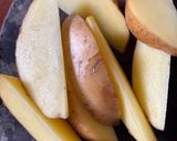 Foto langkah ke 1 dari resep Potato Wedges.