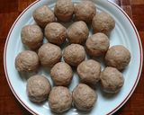 Foto langkah ke 2 dari resep Bakso daging sapi isi telur puyuh.