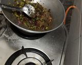 A picture of step 4 of Chilli garlic masala rice.