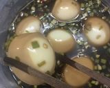 Hình bước làm 7 của món Trứng lòng đào ngâm tương