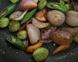 Foto langkah ke 3 dari resep Pete Oseng Cabe Bawang.
