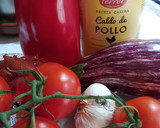 Foto del paso 1 de la receta: Albóndigas de pollo con especias de Fajita y salsa de tomate mediterránea, berenjena y bacon