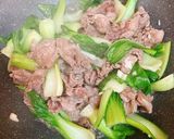 Hình bước làm 2 của món Bò Xào Cải Thìa