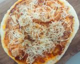 Foto langkah ke 6 dari resep Pizza Sosis Keju.
