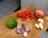 Foto langkah ke 2 dari resep Pakcoy Udang Pedas Asam Manis.