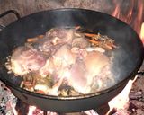 Foto del paso 3 de la receta: Pollo a la sidra en disco de arado