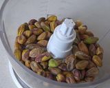 Foto del paso 1 de la receta: Dulce de frutos secos y miel
