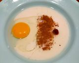 Foto langkah ke 2 dari resep Egg in Hole French Toast.