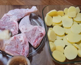 Foto del paso 4 de la receta: Muslos de pollo con patatas en salsa de licor 43
