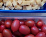Foto del paso 1 de la receta: Ensalada de tomates cherry, queso Holanda y menta 🥗 inspirada en Caprese