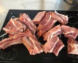 Une image de l'étape 1 de Travers de porc grillés marinés aux six parfums.