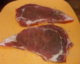 Foto del paso 2 de la receta: Rib eye a la mexicana con salsa de chile pasilla