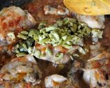 Foto del paso 5 de la receta Muslos de pollo con verduras y aceitunas