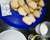Foto del paso 1 de la receta: Pan tostado con mantequilla de maní y yogur natural