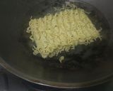 Foto langkah ke 1 dari resep Sistik Mie Instan.