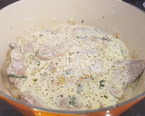 Foto del paso 4 de la receta: Lomo de cerdo ibérico en salsa de yogur y champiñones con quinoa