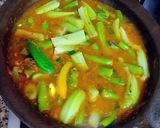 Foto del paso 6 de la receta: Tajine de boquerones con pencas de coliflor y habas tiernas