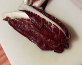 Foto del passaggio 1 della ricetta Radicchio stufato agro dolce