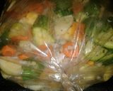 Foto del paso 2 de la receta: Pollo con verduras a la bolsita
