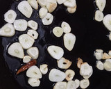Foto del paso 3 de la receta: Surimí de cangrejo y salmón al ajillo