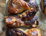 Foto del paso 10 de la receta: Lacitos de hojaldre con crema de chocolate y piñones