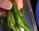 A picture of step 1 of ہری مرچ کے بھرواں پکوڑے.