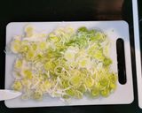 Foto del paso 2 de la receta: Sopa de puerro y carne molida (hackfleisch käse)