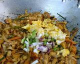 Gambar langkah 8 resipi Kuey Teow Goreng.