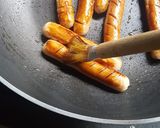 Foto langkah ke 4 dari resep Sosis Bakar ala Clarissa's Kitchen.