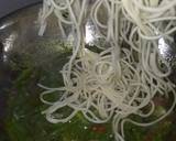 Noodles in Green Pesto Sauce recipe step 5 photo