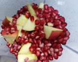 A picture of step 1 of Apple and pomegranate juice.